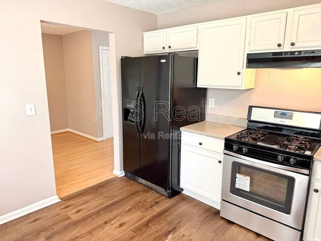 Building Photo - 508 Jarrett Ct