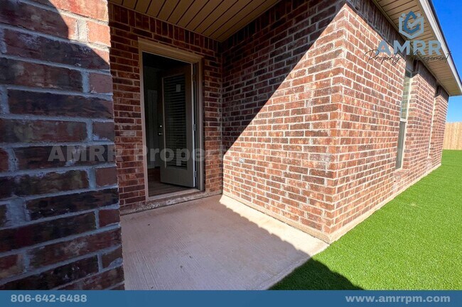 Building Photo - 3 Bedroom Townhome In Harvest Wolfforth!