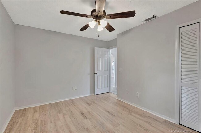 Building Photo - 252 NW Lincoln Ave