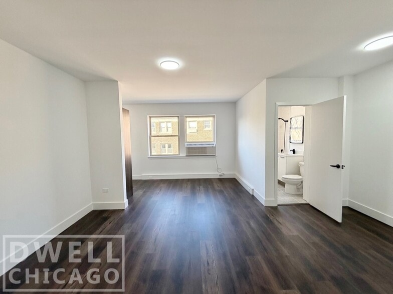 Building Photo - 5634 N Clark St