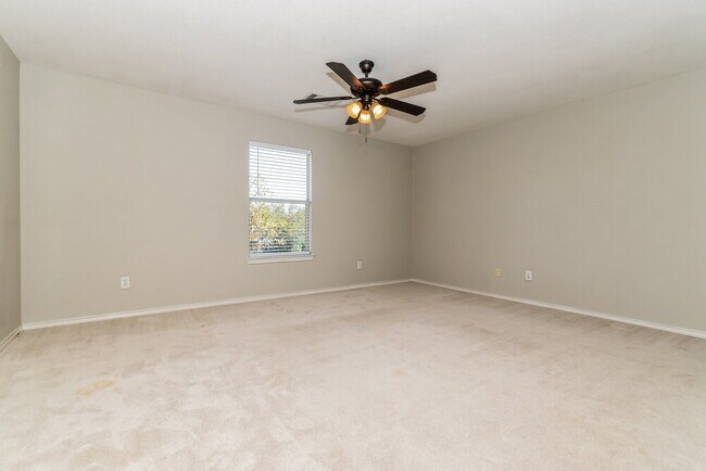 Building Photo - 1112 Hampton Dr