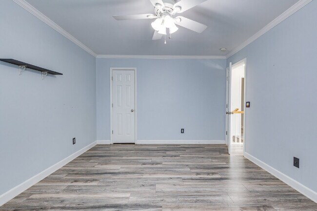 Building Photo - Spacious Spring Hill Rental in Sought-After Wades Grove Community