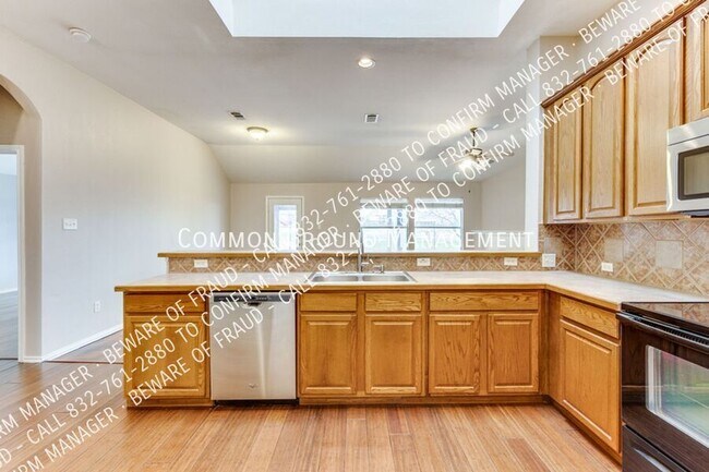 Building Photo - 815 Hickory St