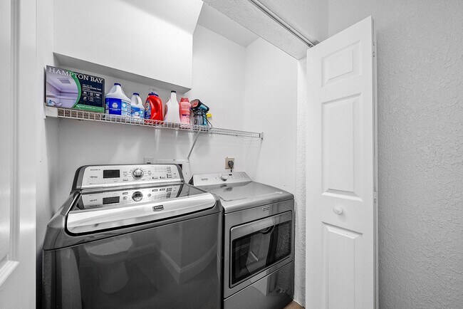 Building Photo - 5855 NW 42nd Way