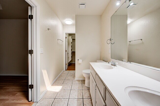 Building Photo - 2904 Canyon Oaks Ct