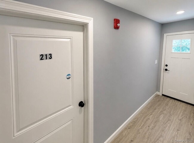 Building Photo - 221 US-9W
