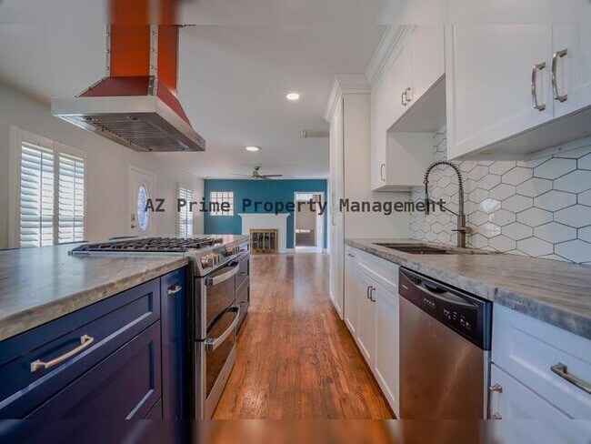 Building Photo - 6521 N 11th Ave