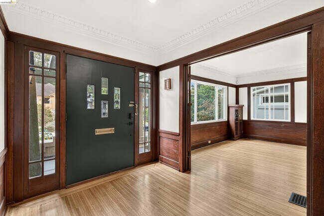 Building Photo - 846 Mandana Blvd