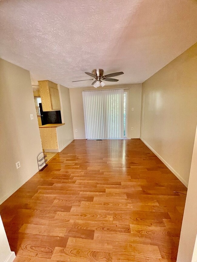 Building Photo - 3 Bed 1.5 Bath- Bridgeville PA