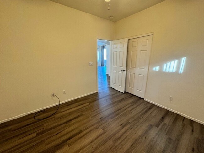 Building Photo - Awesome 3 Bedroom, 2 Bathroom 1 story home...