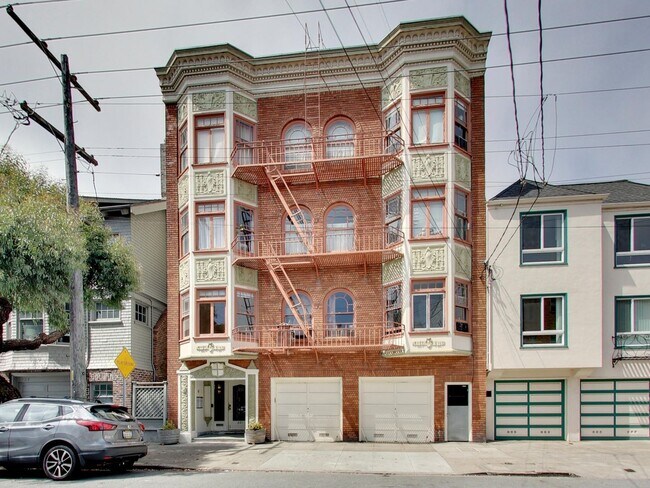 Building Photo - 221 24th Ave