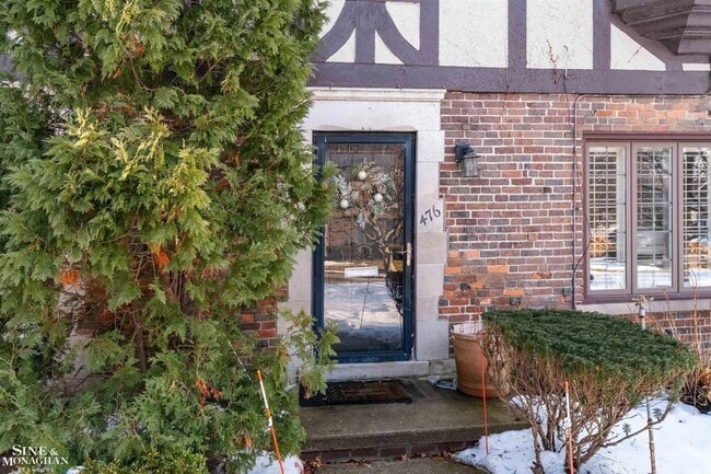 Building Photo - 476 St Clair Ave