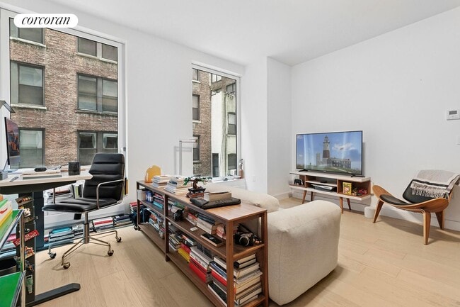 Building Photo - 215 W 28th St