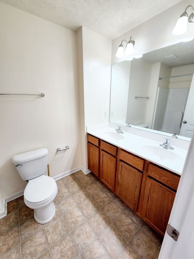 Building Photo - 3 bed/2.5 bath Townhouse in Westover - Ava...