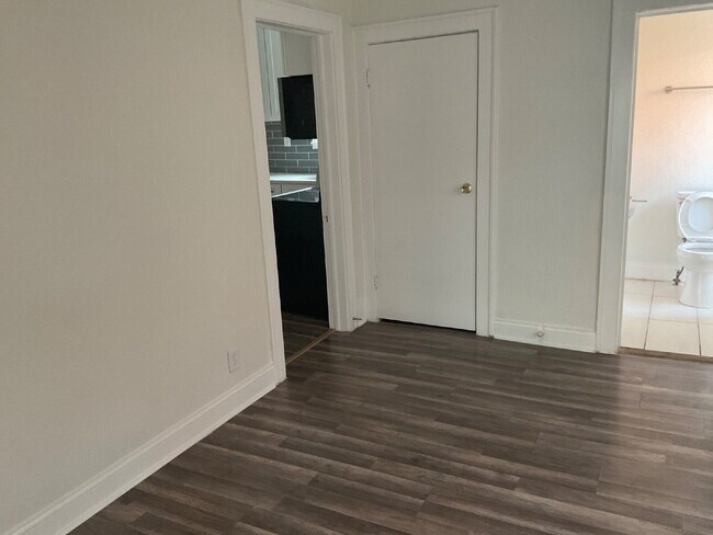 Building Photo - 1 Bedroom Close to SAC/Alamo Heights
