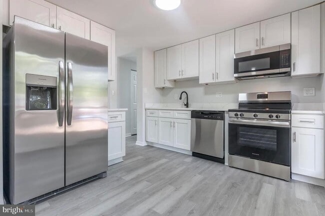 Building Photo - 131 N Garfield Rd