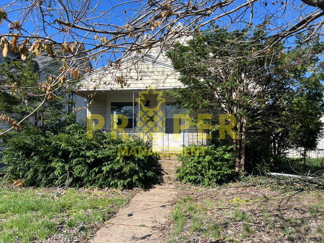 Primary Photo - 4 bedrooms 1 bathrooms house for rent