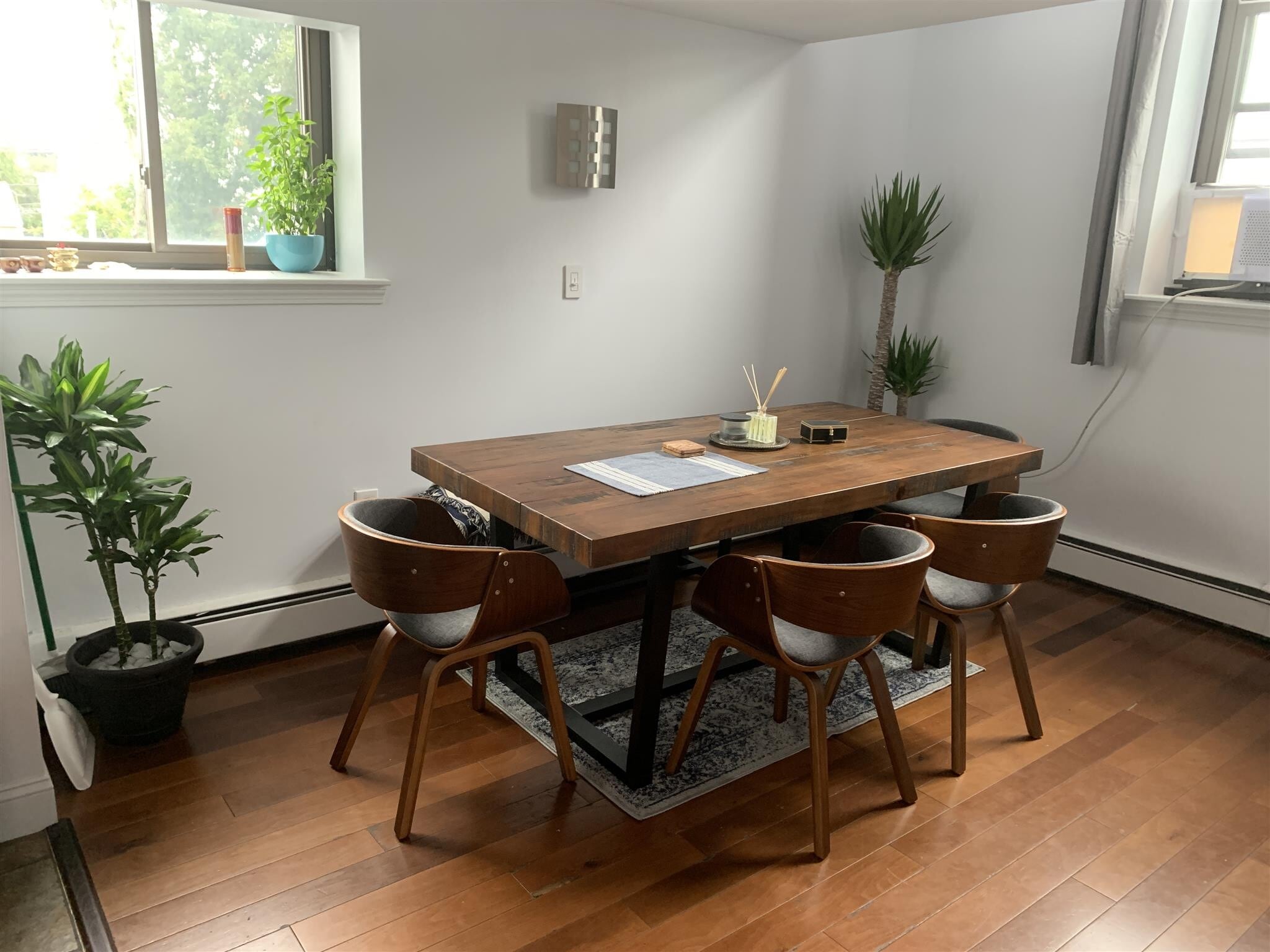 Building Photo - 14 Locust St