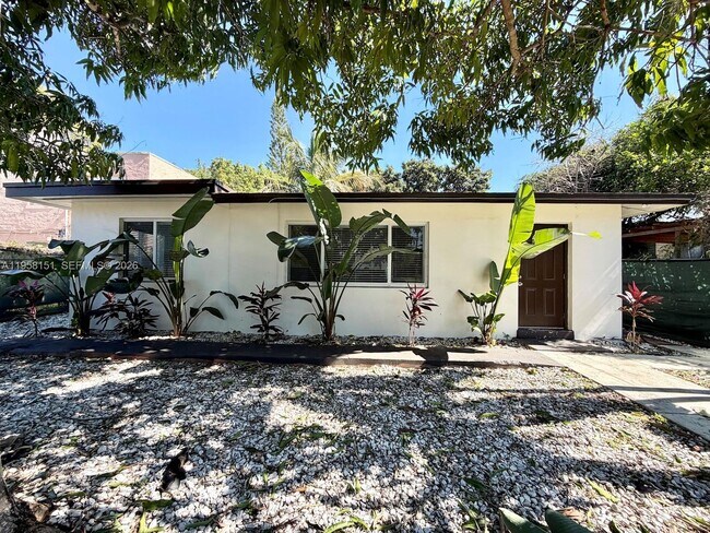 Building Photo - 927 SW 12th Ave