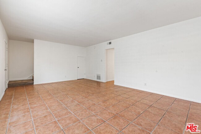 Building Photo - 469 W 19th St