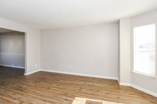 Building Photo - 6083 Trotters Cir