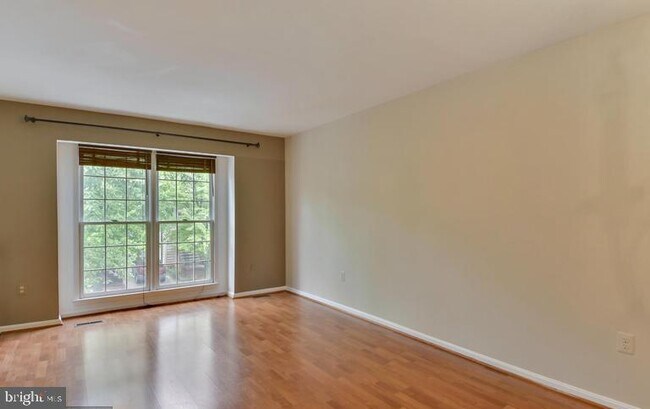 Building Photo - 46879 Trumpet Cir