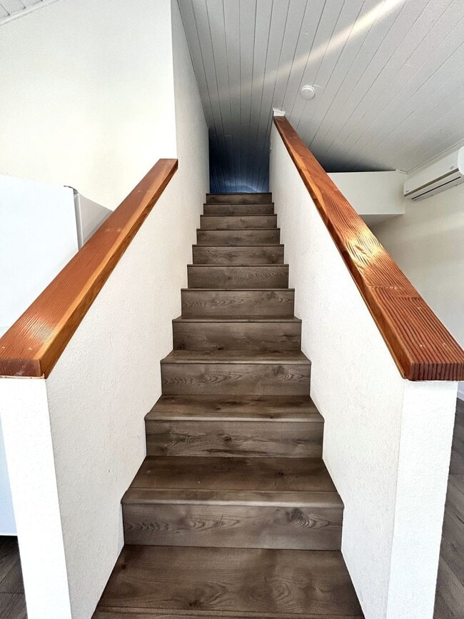 Building Photo - 1-Bedroom ADU with Full Kitchen, Loft & In...