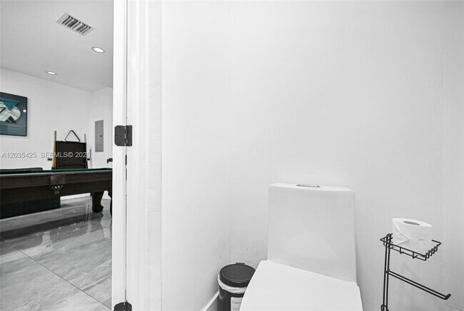 Building Photo - 112 NW 53rd St