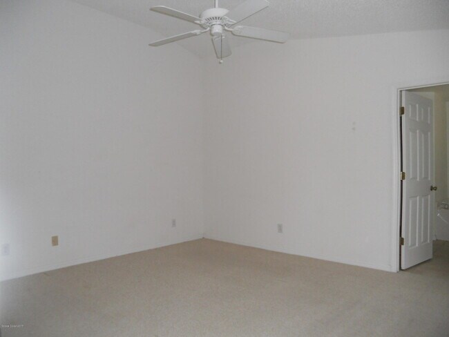 Building Photo - 540 Benton Dr