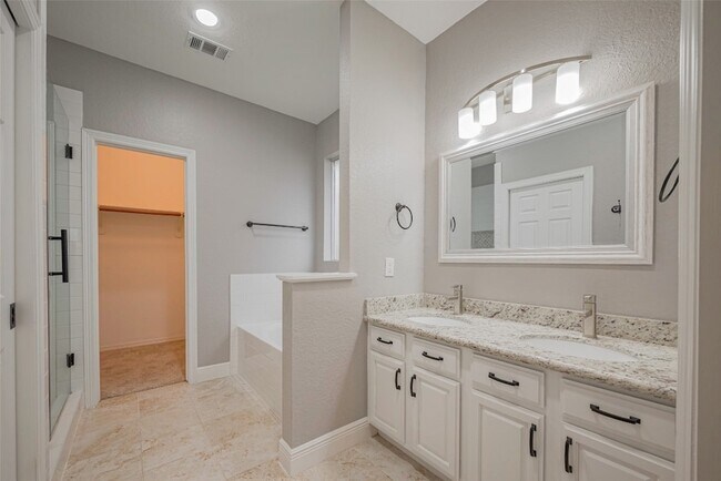 Building Photo - 4510 Sherwood Green Ct