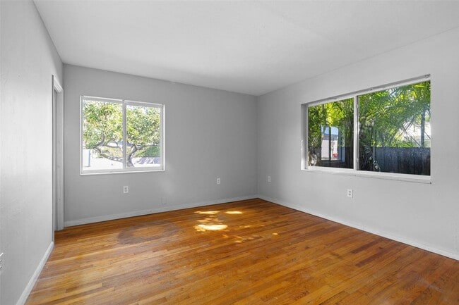 Building Photo - 516 NE 23rd St