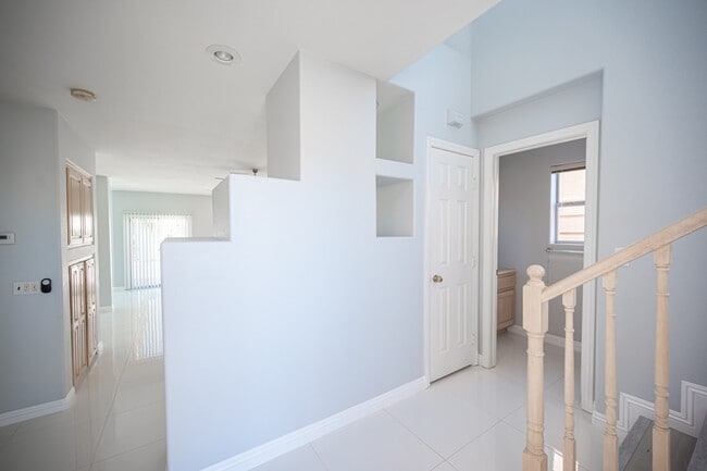 Building Photo - 8420 Bay Crest Dr