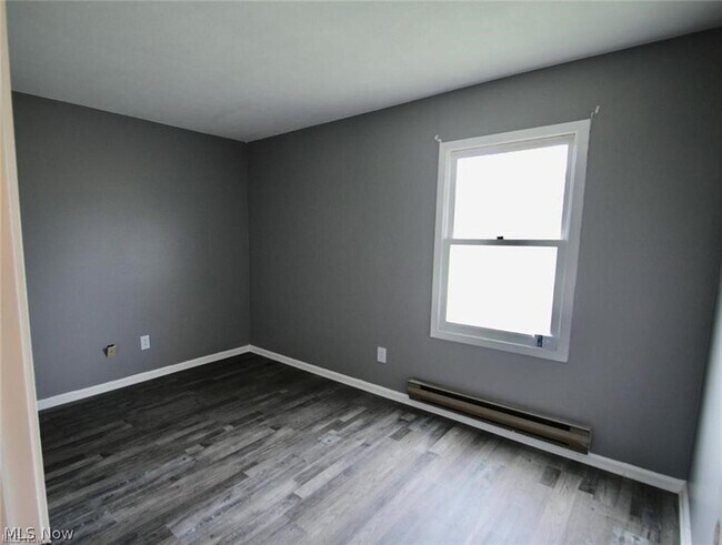 Building Photo - 300 Northland Dr