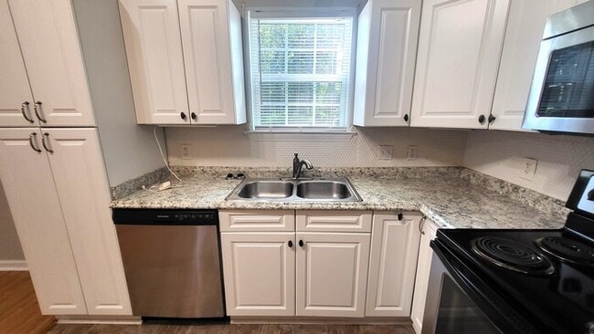 Building Photo - Available Now: Three Bedroom House in Tayl...
