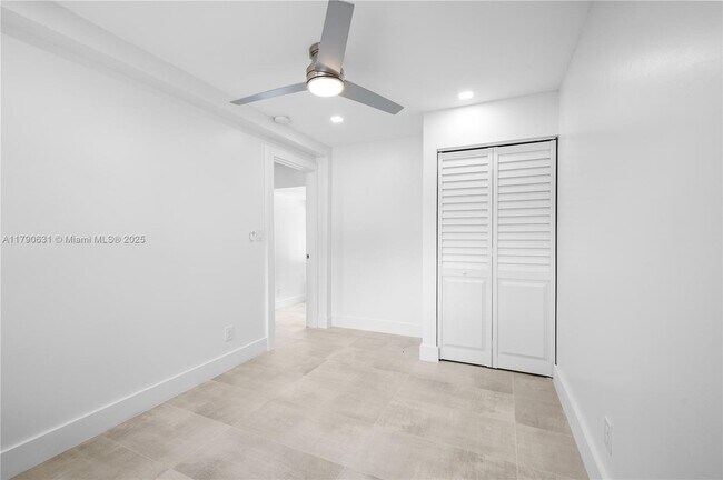 Building Photo - 551 NE 26th St