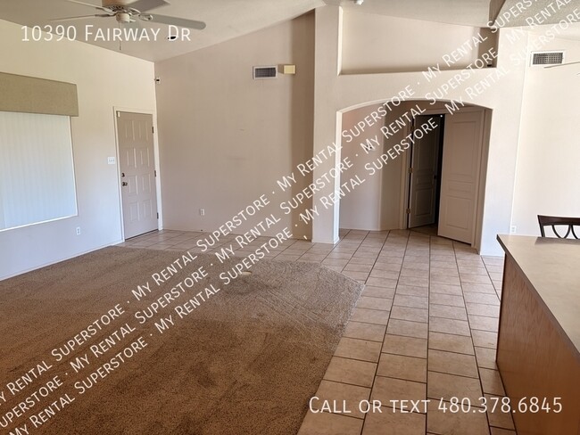 Building Photo - 10390 Fairway Dr