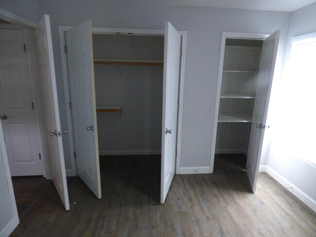 Building Photo - 3529 Topeka St