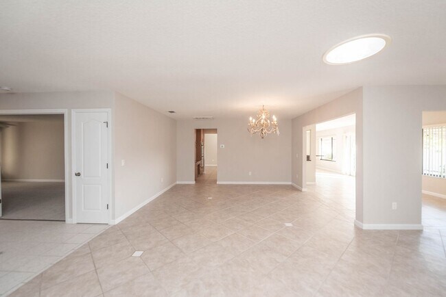 Building Photo - Welcome to this spacious three-bedroom, three-bath home in the heart of Palm Bay