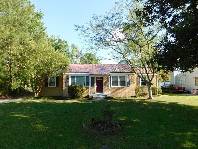 Building Photo - Single Family Home Just Minutes From Cherry Point Base!