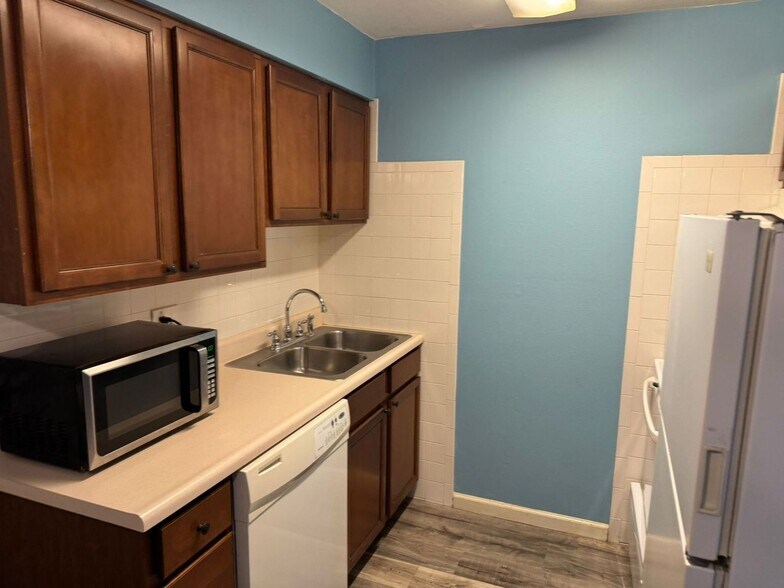 Building Photo - 10433 Briarbend Dr