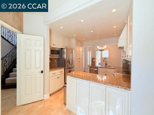 Building Photo - 6220 Lakeview Cir