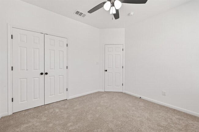 Building Photo - 10949 Cannes Memorial Dr