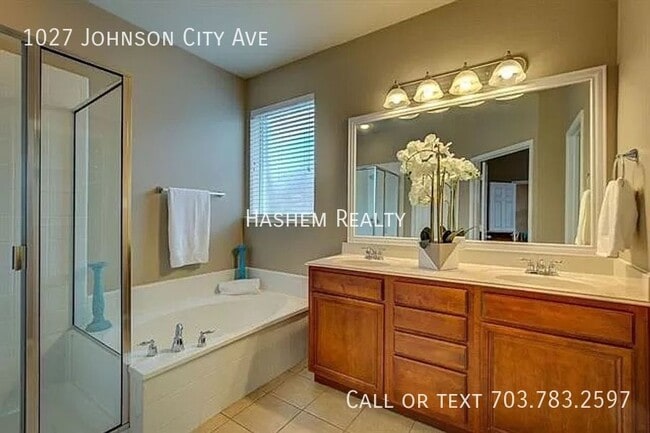 Building Photo - 1027 Johnson City Ave