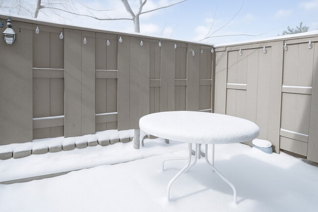 Building Photo - 10 Tower Ct