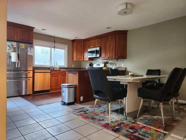 Building Photo - 227 Captain Eames Cir