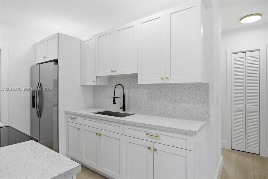 Building Photo - 461 Plover Ave