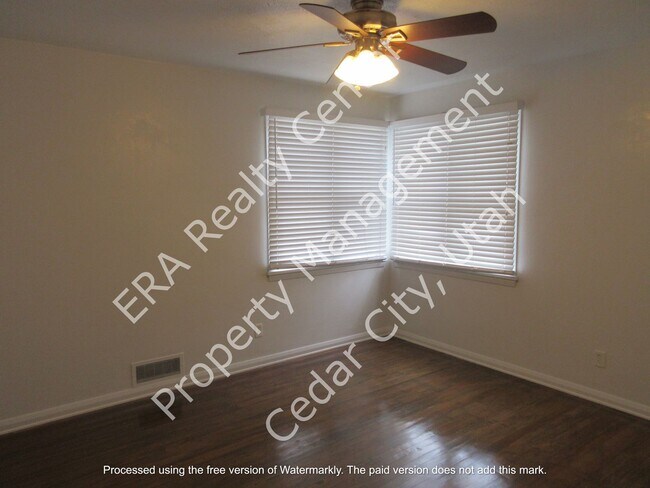 Building Photo - Move-in Bonus!!! Charming 4 bedroom, 2 bath single family home