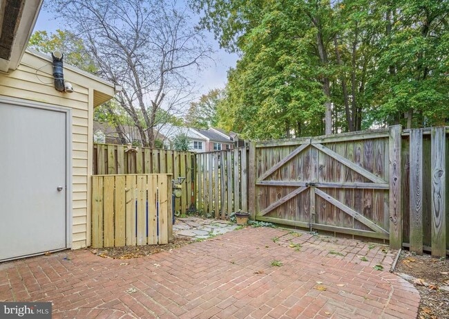 Building Photo - 812 Azalea Dr