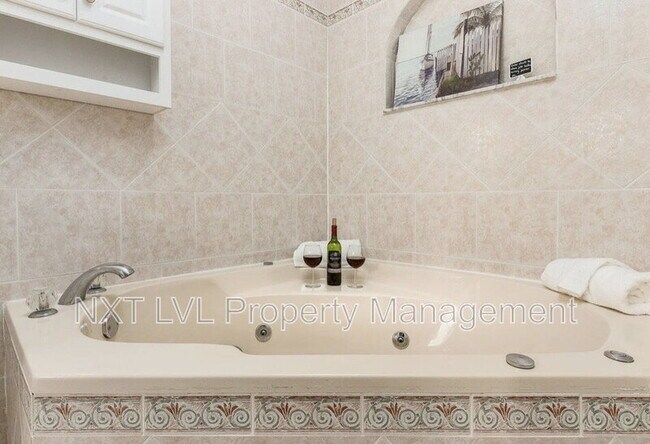 Building Photo - 4123 SW 21st Pl