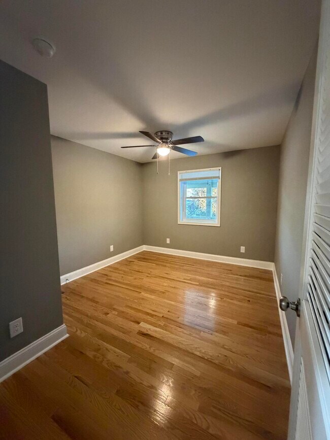 Building Photo - 402 Gunn St